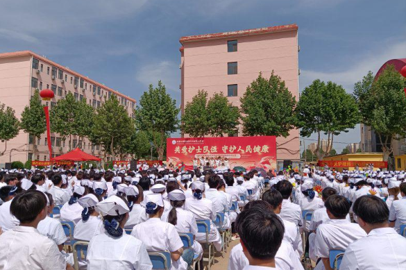 2025年石家庄冀联医学中等专业学校举办护士节暨职业教育活动周开幕式主题活动